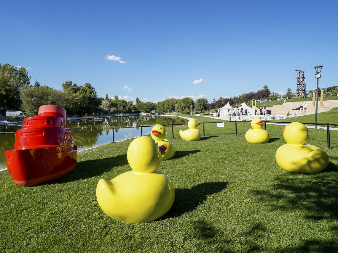 Hoy miércoles, 2 de noviembre, último día para disfrutar en el Parque Europa de la exposición de los famosos patos y “osos gominola” de dEmo, uno de los artistas españoles más originales e internacionales 