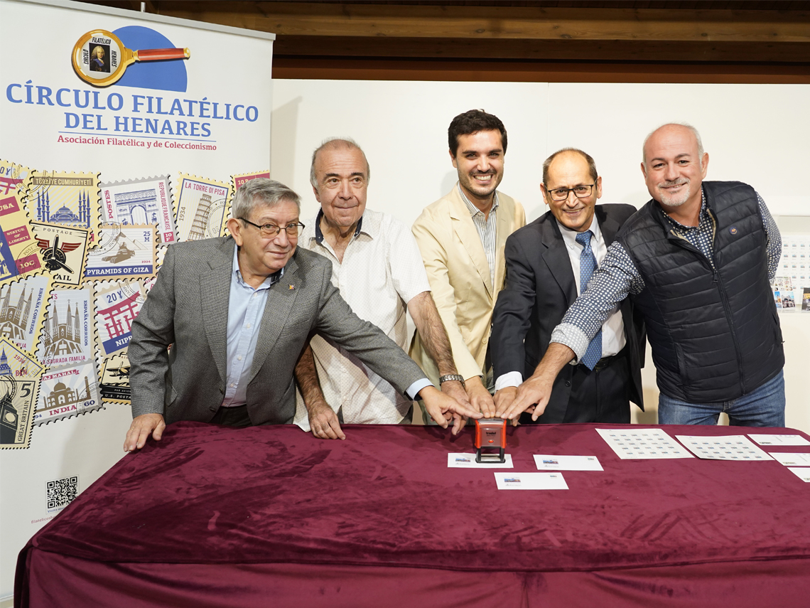 Correos crea un matasellos dedicado a Torrejón de Ardoz como I Capital Europea de la Navidad que fue presentado en el Museo de la Ciudad en la “Exposición filatélica y de coleccionismo”
